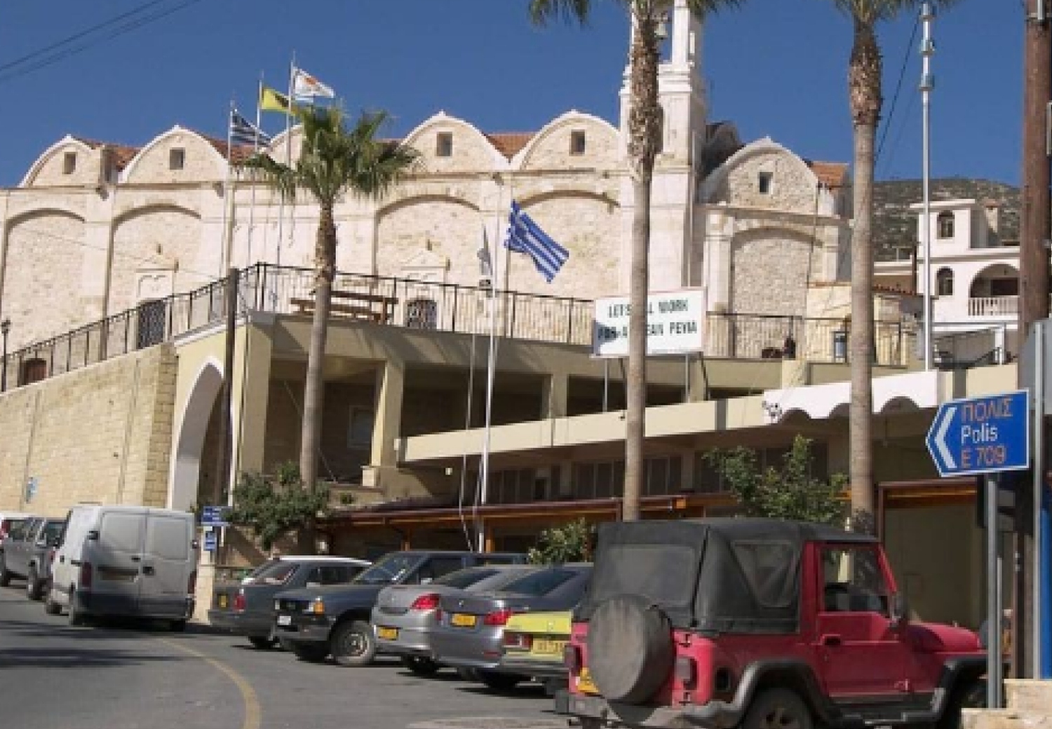 שוק הכפר פאהיה Peyia Village Market